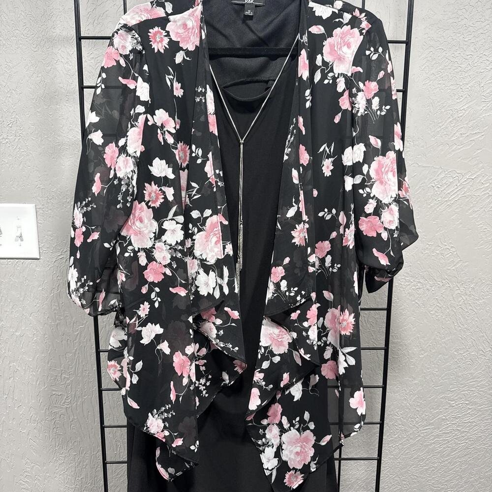 Black & pink floral kimono top with ruffle detail, size 14. Brand new with tags